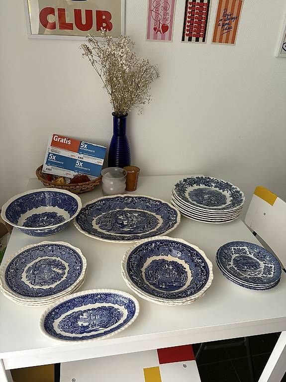 Set di piatti: Englisches Vintage-Geschirr – Usato da Luzern venduto da noe_8lwp 1