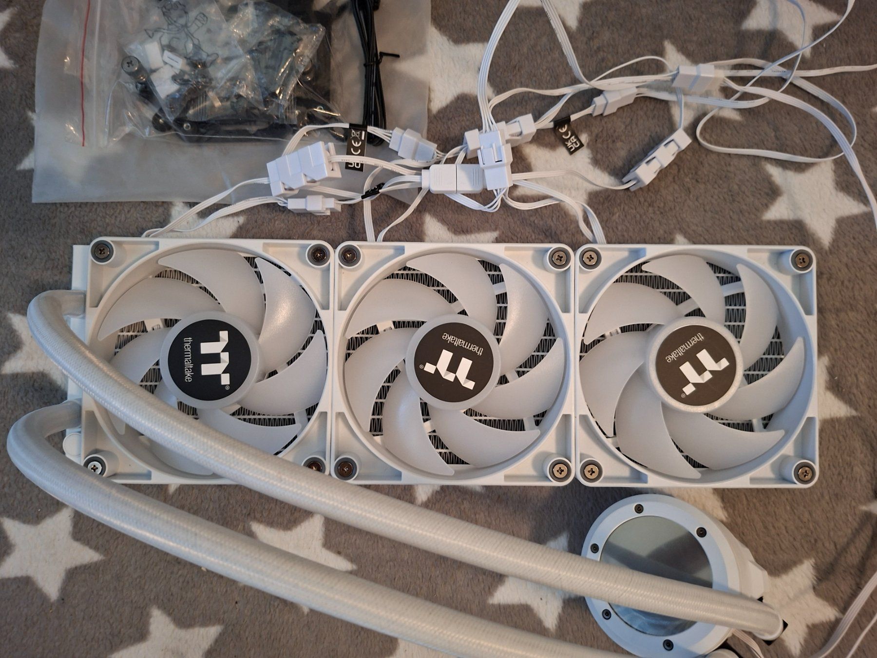 Thermaltake PC: Wasserkühler (NEU)TH360 V2 ARGB Sync Snow Edition NEW – Nuovo e nell'imballaggio originale da Mettmenstetten venduto da C.Hof5 4