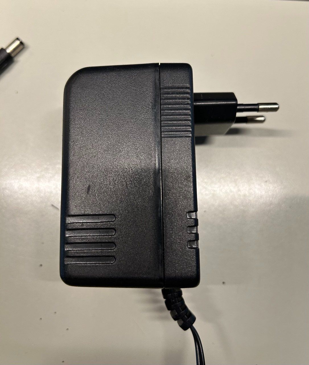 Alimentazione elettrica: Alimentatore AC/DC 16 V - 900 mA – Usato da Giubiasco venduto da LorisVale 1