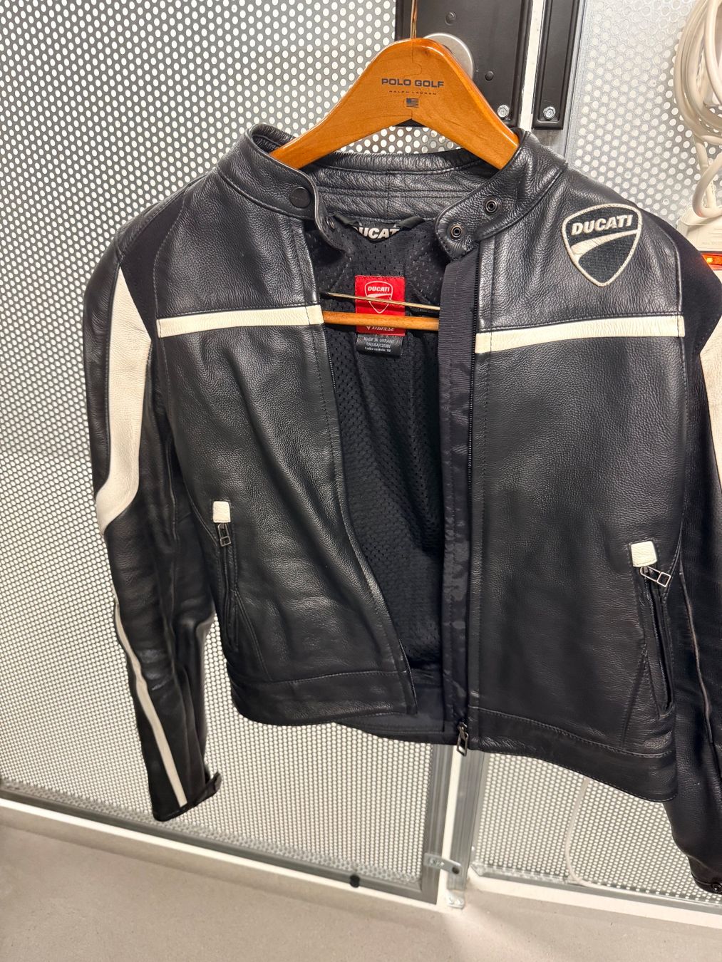 Ducati Giacche: Ducati Motorradjacke It Gr 40 (XS) – Usato da Uster venduto da Figarosmeow 4