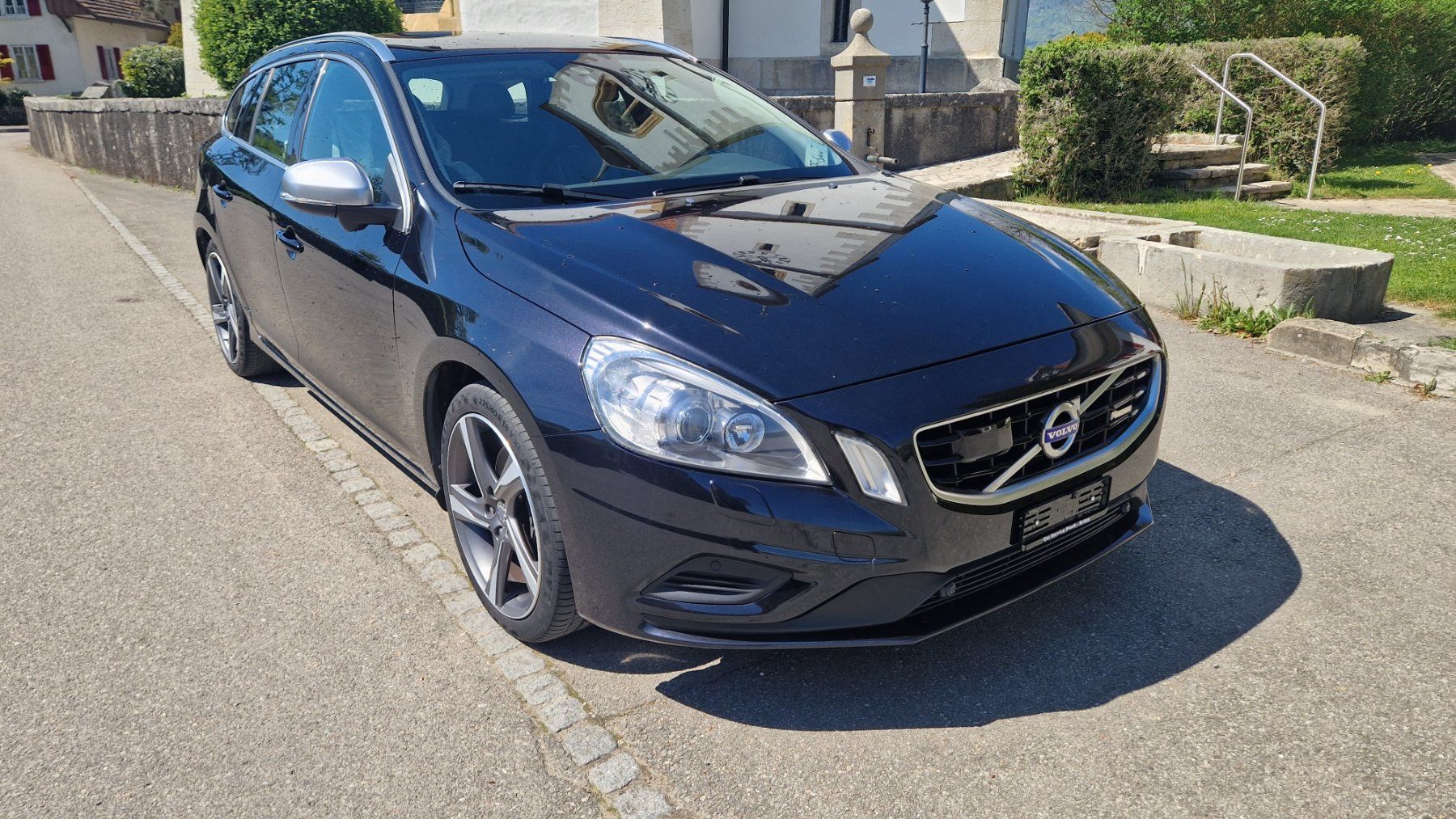 Volvo Automobili: Volvo V60 T6 R-Design ab MFK – Usato da Brügg BE venduto da Topoffice 1