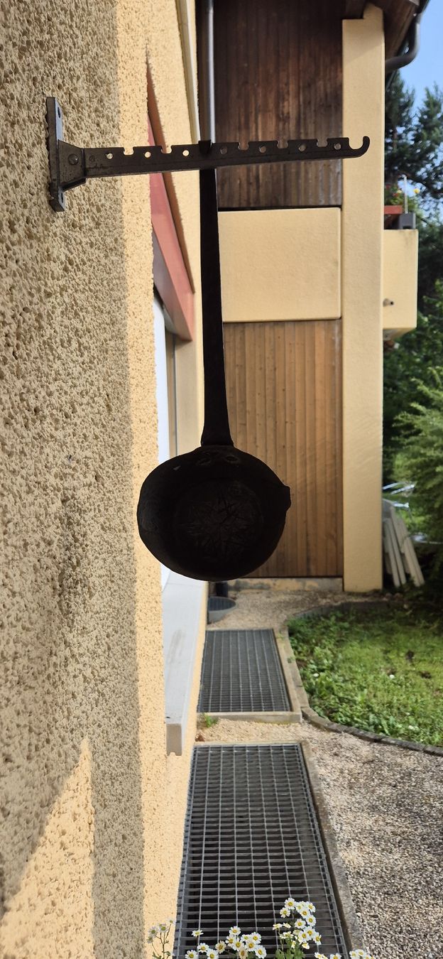 Elettrodomestici da cucina: Seltene antike Kupferkelle mit Eisengussstiel – Usato da Fislisbach venduto da mka_km8f 1
