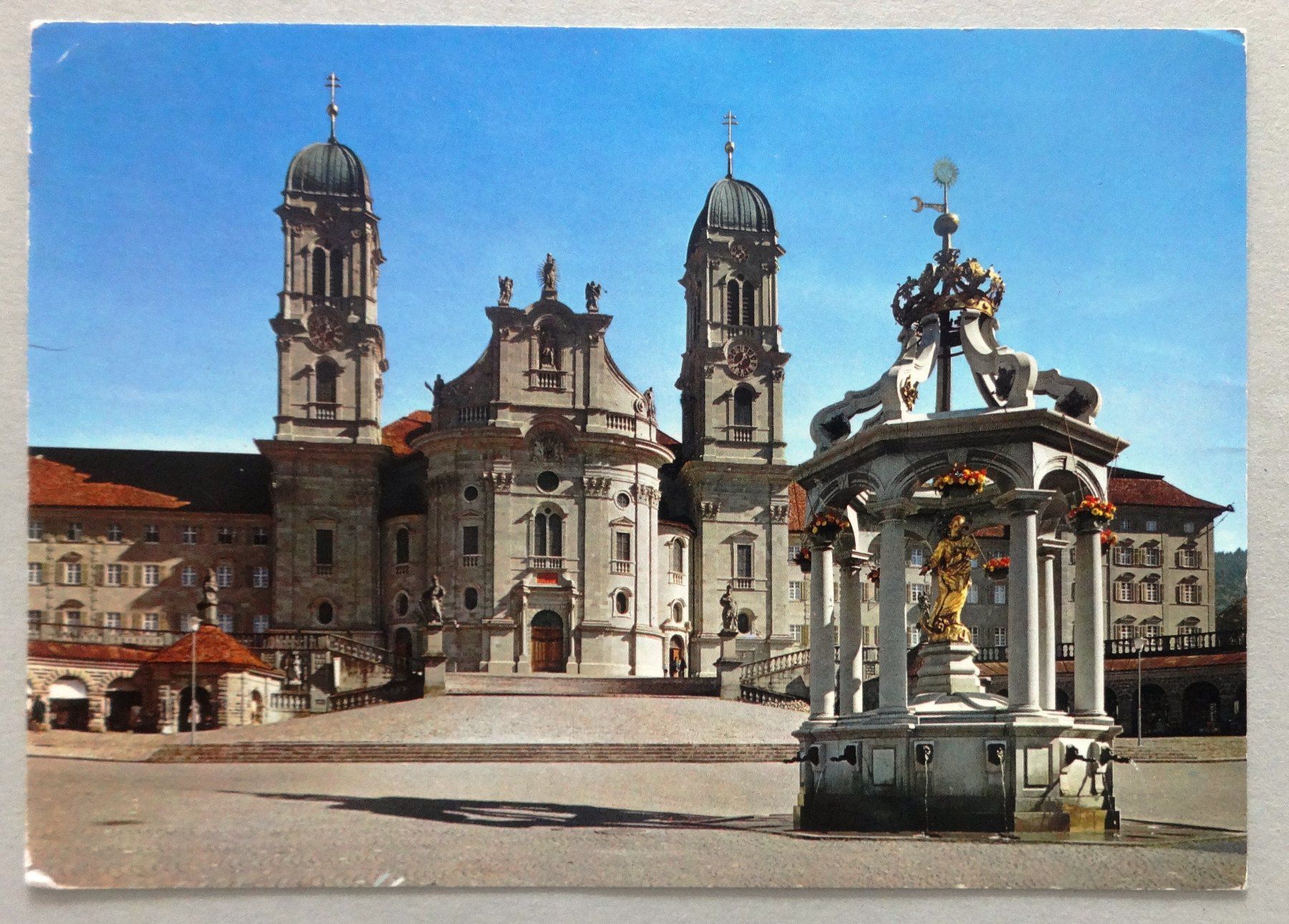 Ansichtskarten: Einsiedeln, Marienbrunnen mit Kloster – Defekt aus Fétigny von Billy2miny
