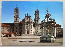 Einsiedeln, Marienbrunnen mit Kloster
