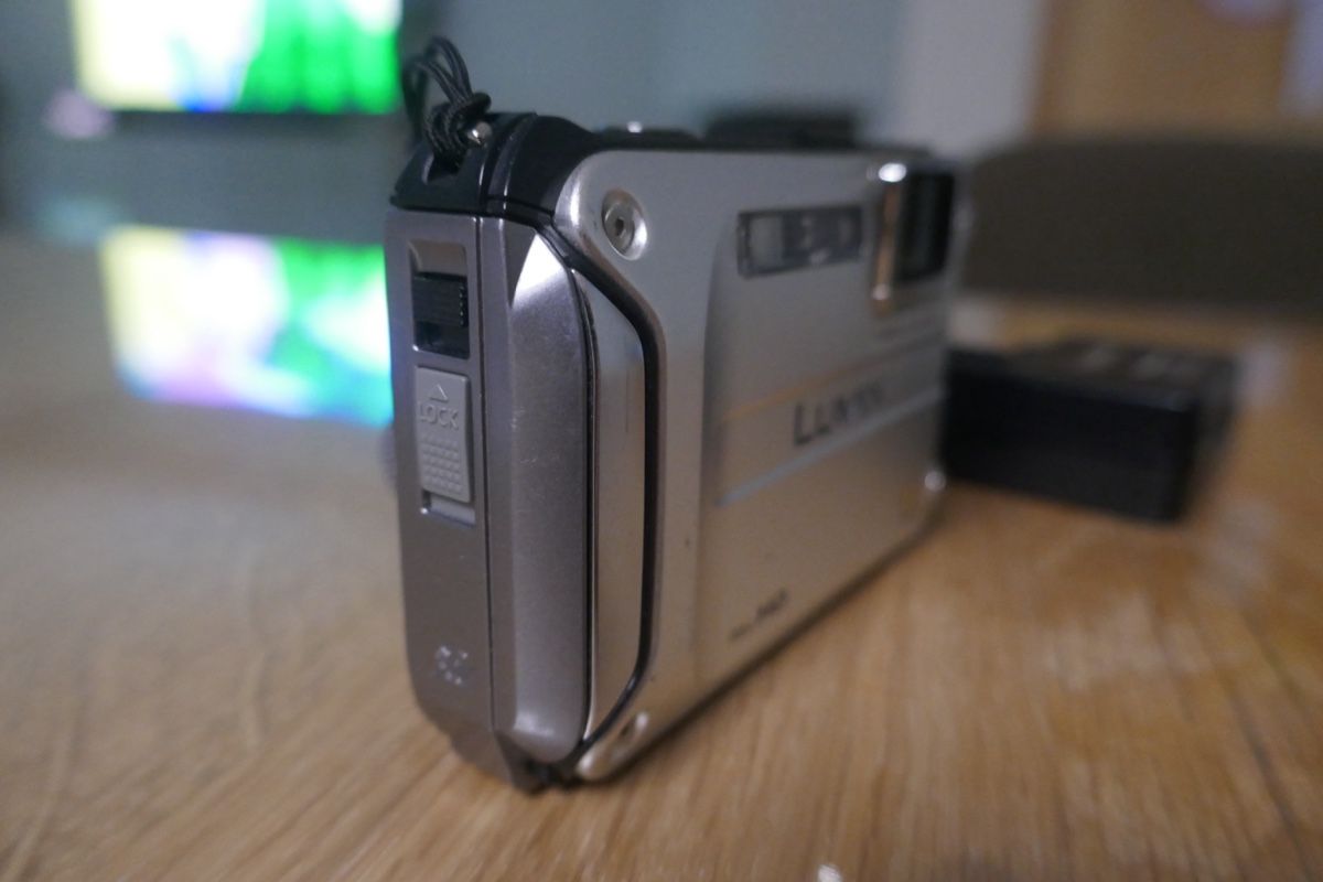 Panasonic Fotocamera: Panasonic Lumix Outdoor Aktion Kamera – Usato da Siggenthal Station venduto da DynamicLight 6