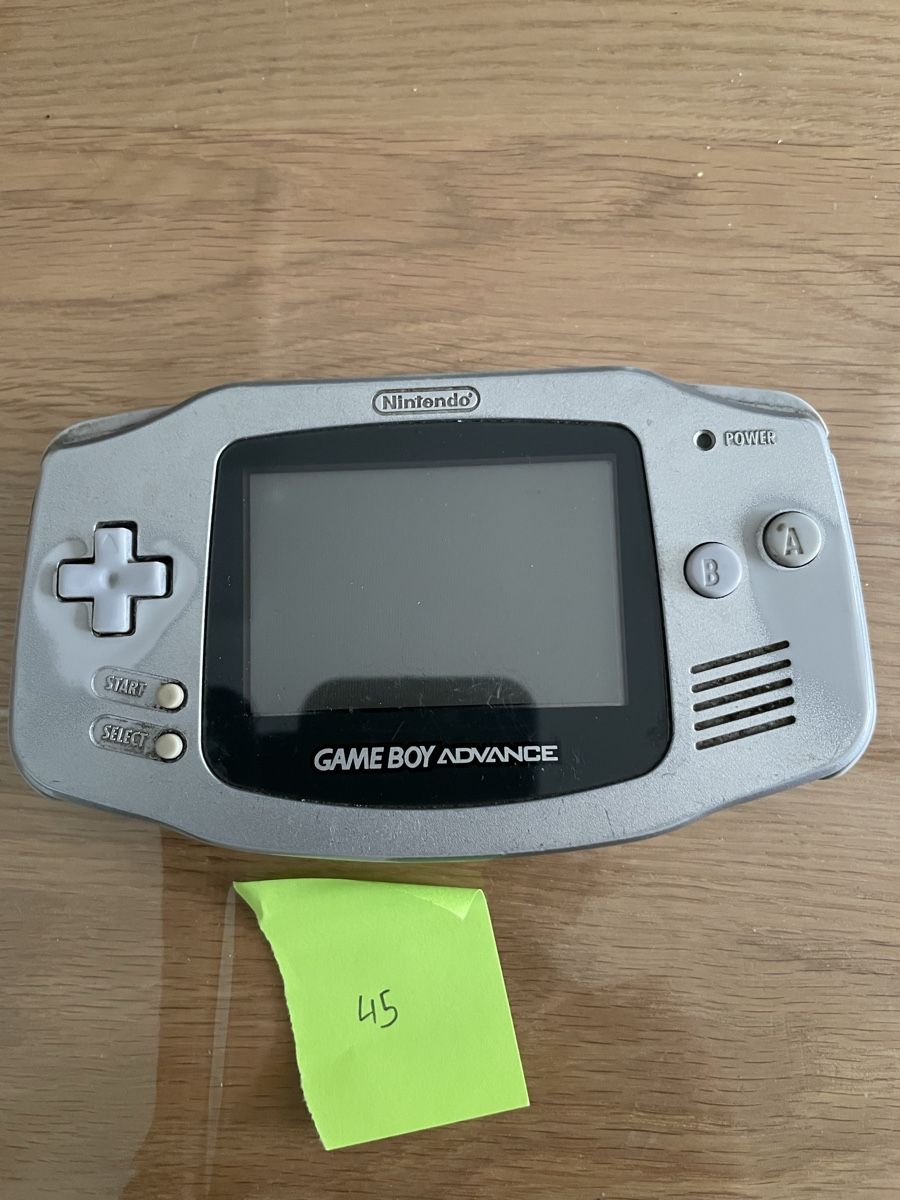 Nintendo Console: Nintendo Game Boy Advance - Silber  – Usato da Bazenheid venduto da Toni0141
