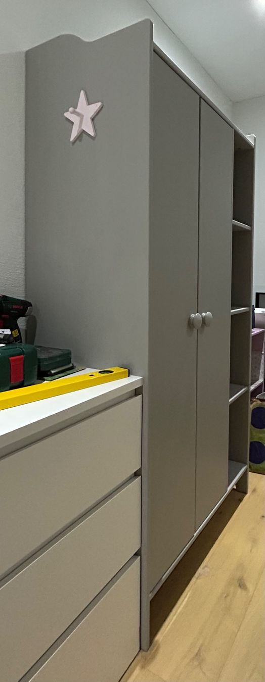 Ikea Armadi: Kinderschrank hellgrau – Usato da Ebmatingen venduto da Chrugeli2002 2