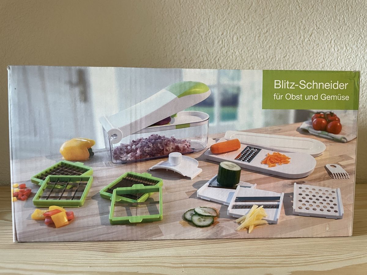 Elettrodomestici da cucina: NEU Gemüseschneider mit Einsätzen Reibe Raffel – Nuovo e nell'imballaggio originale da Winterthur venduto da secondhand_love