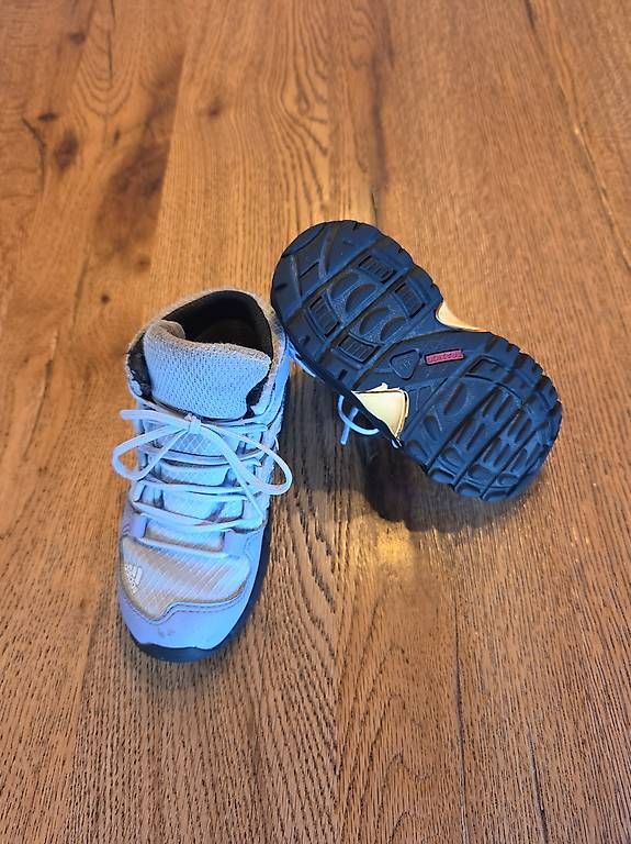 Chaussures garçon: Wanderschuhe gr. 23 – D'occasion à Dallenwil par Foxkarin 1