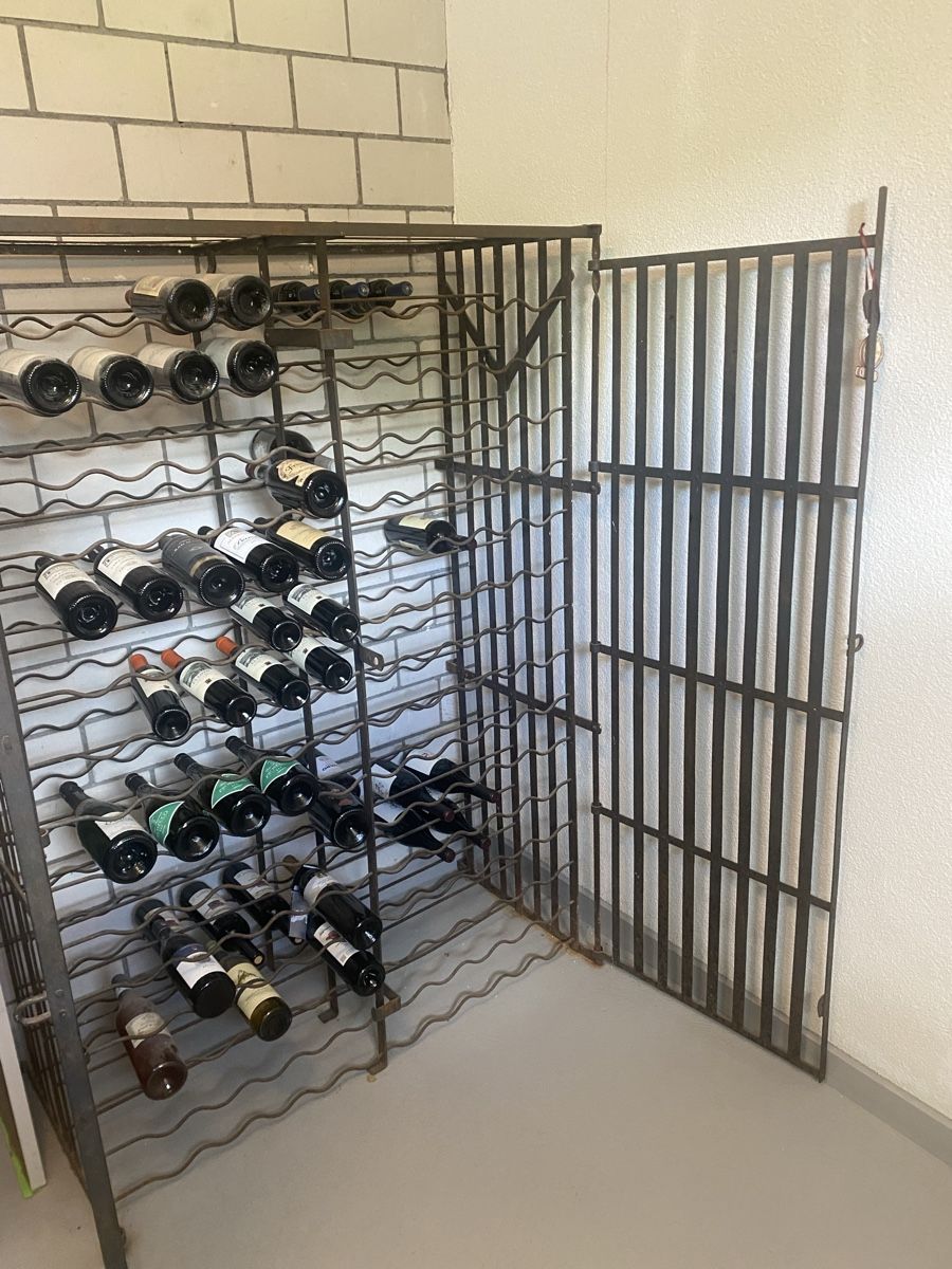 Scaffali: Weinregal verschliessbar, Stahl, Antik – Usato da Gossau SG venduto da Conrado1 1