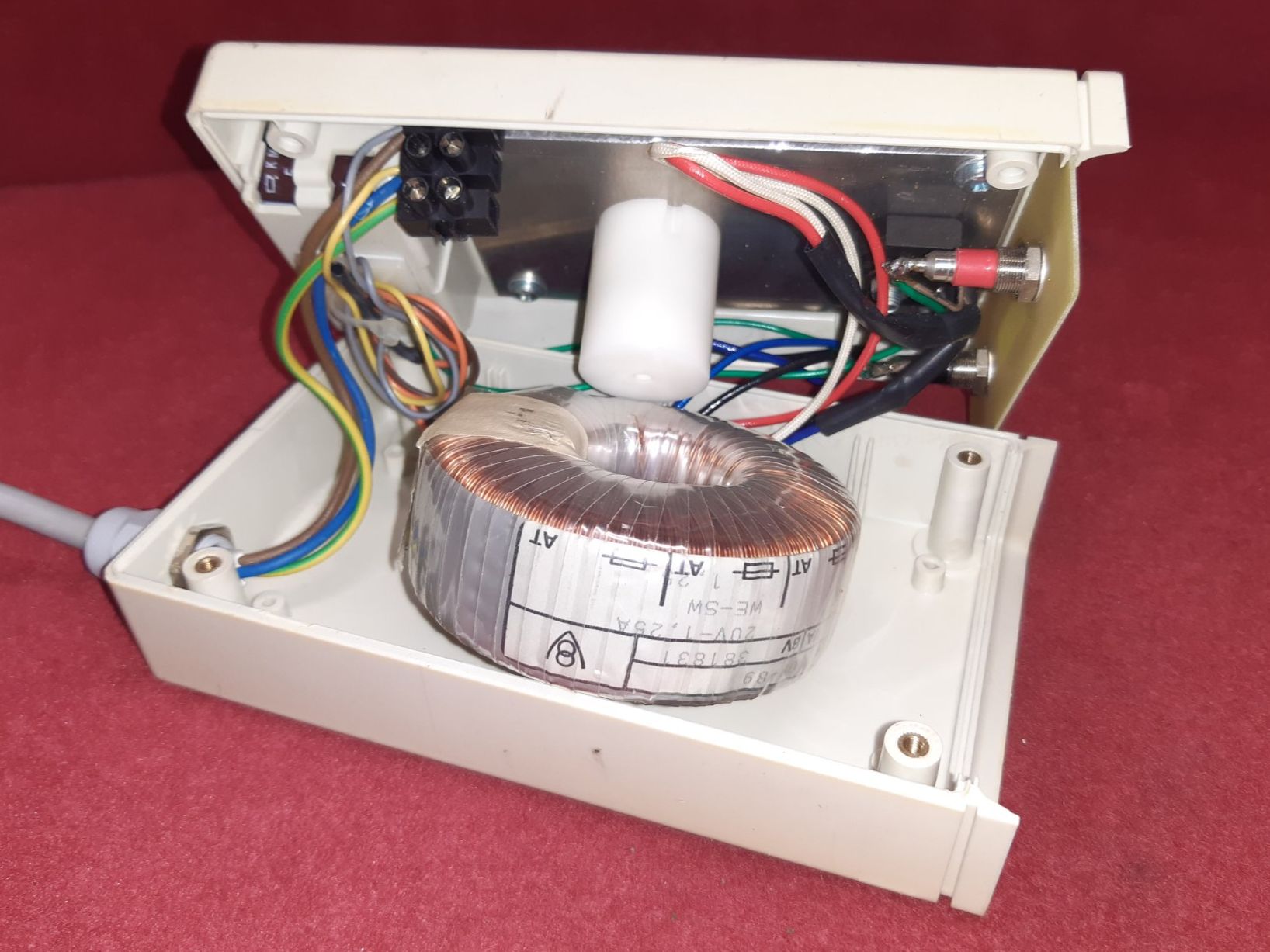 Componenti elettronici: Netzgerät, ca. 32V ! Mit Ringkern - Trafo! – Usato da Lohn-Ammannsegg venduto da Molch7 2