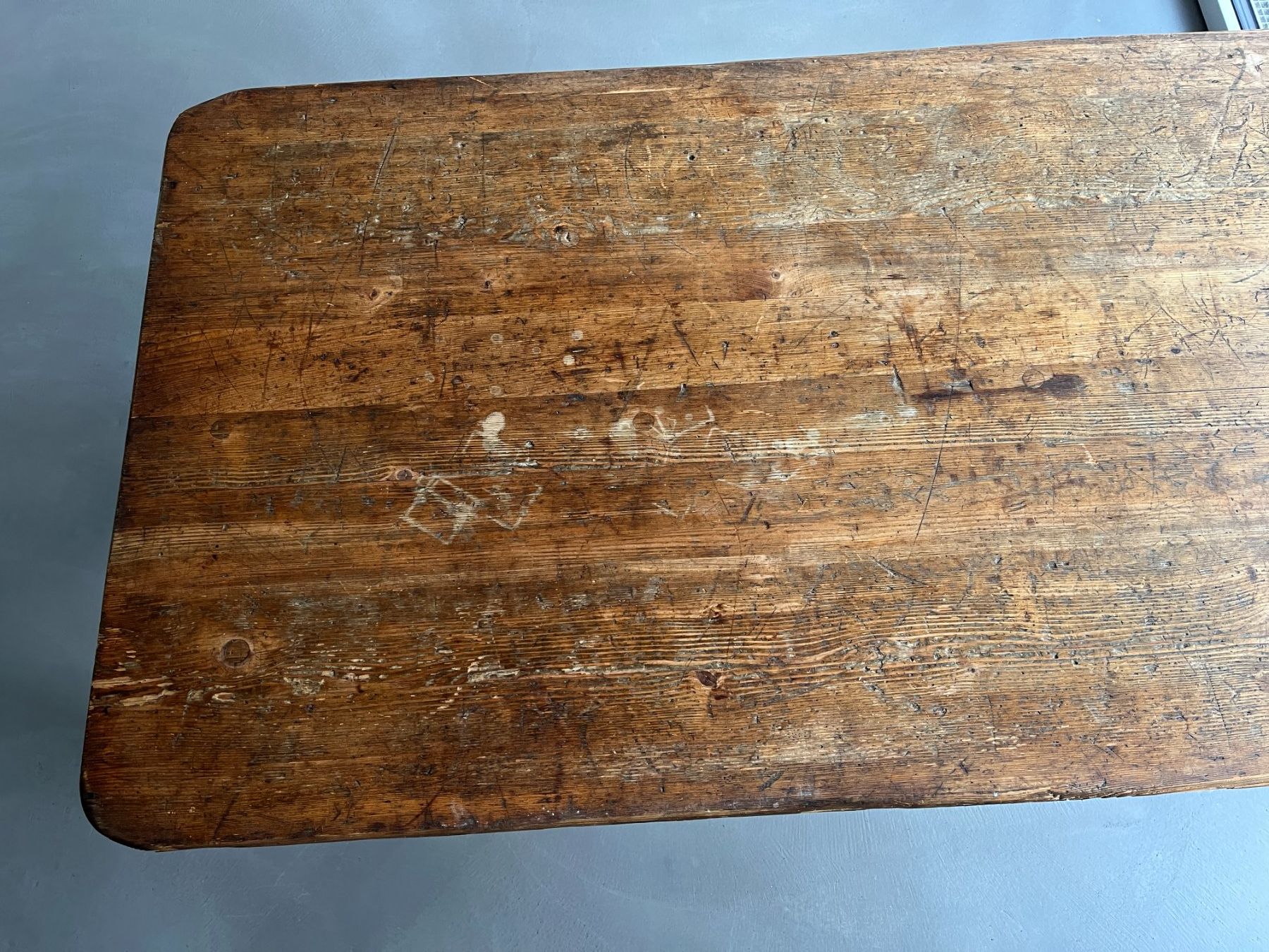 Alter Massivholz-Esstisch 200 × 100 cm mit 6 Holzstühlen (D'occasion) à ...
