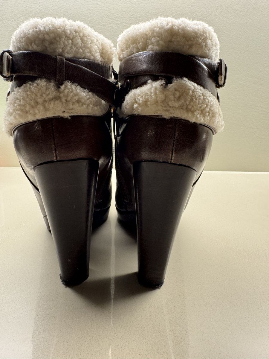 Scarpe da donna: Miu Miu shearling lined leather ankle boots – Usato da Zürich venduto da alieacelina 1