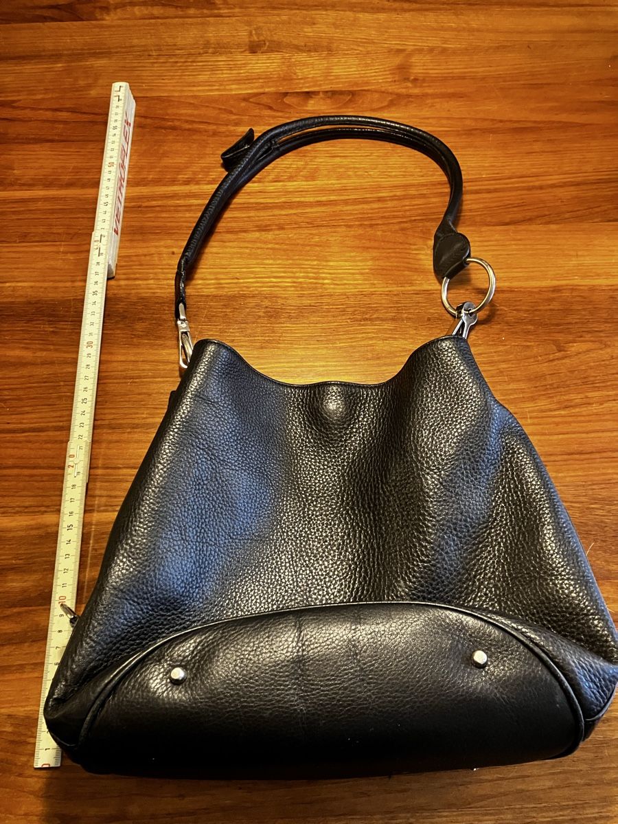 Borse da donna: Beuteltasche Leder schwarz – Usato da Herzogenbuchsee venduto da stellafarella 1