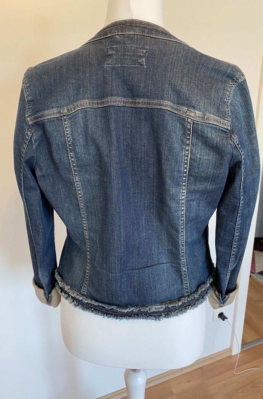 Giacche: Jeansjacke im Chanel Stil, comma, Gr. 36 – Usato da Basel venduto da TheElegantEdit 2