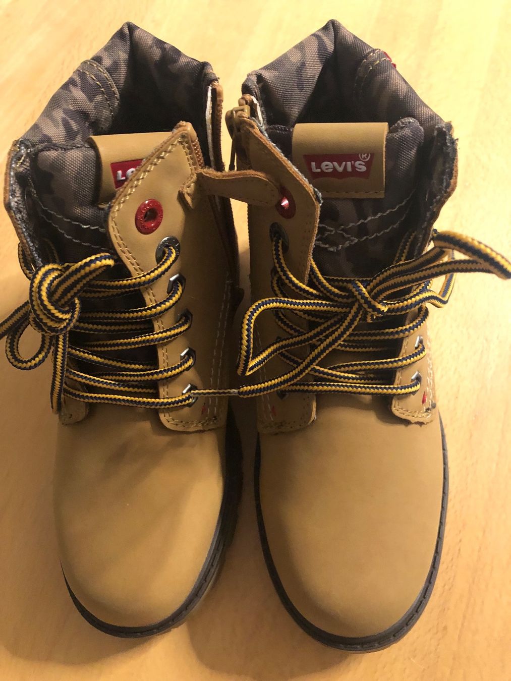Levi's Scarpe per ragazzi: Levis Gr. 31 neu – Nuovo (secondo la descrizione) da Luzern venduto da Portfino