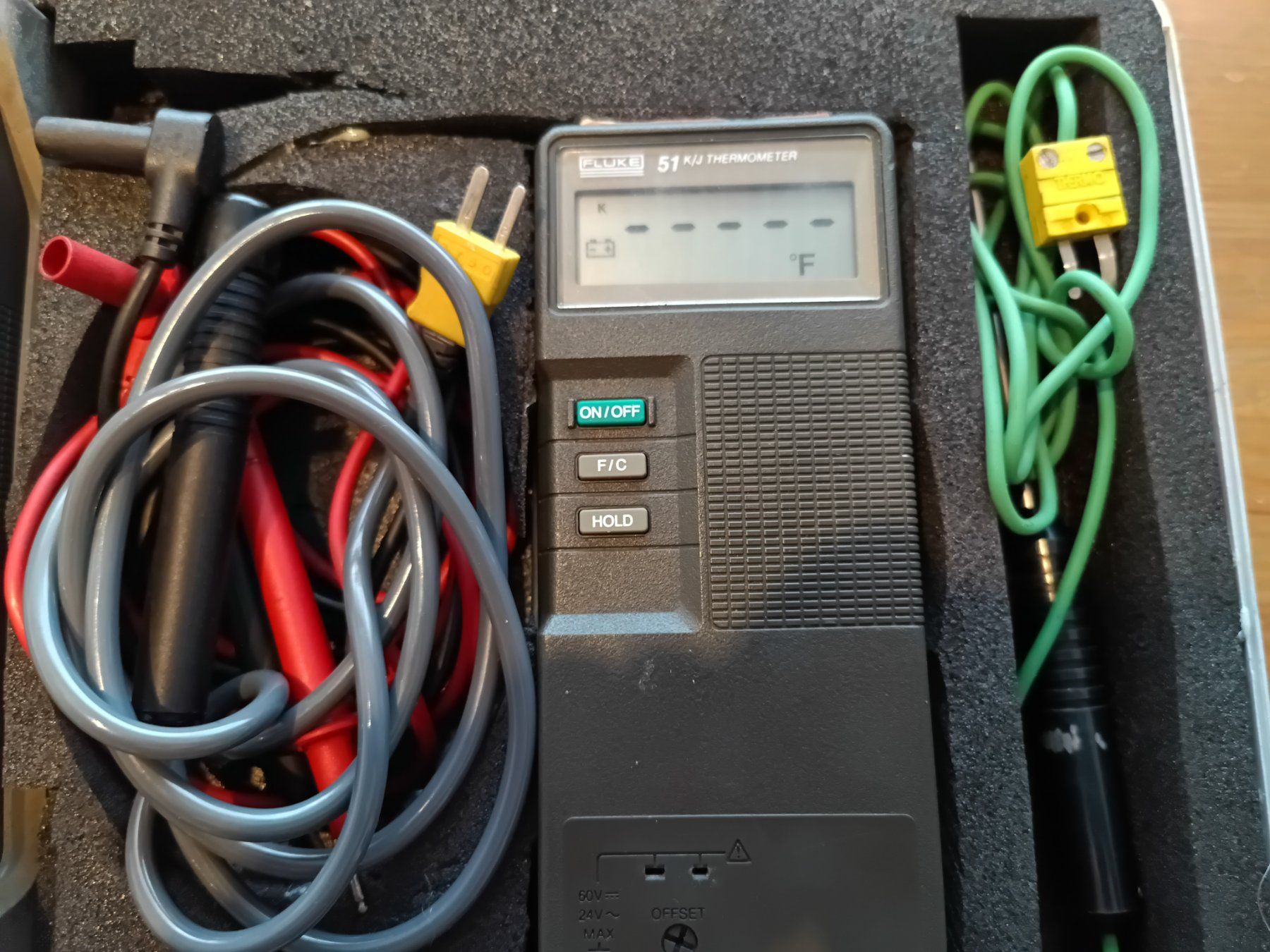 Fluke Messen: Fluke 77 Multimeter + Fluke 51 Thermometer im Koffer – Gebraucht aus Bertschikon (Gossau, ZH) von SJLPHI 3