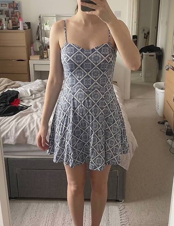 Kleider: Robe – Neu und originalverpackt aus Neuchâtel von eli_t9yy