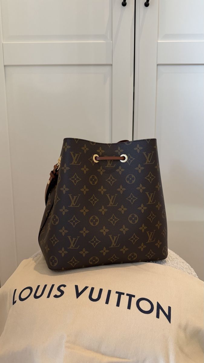 Louis Vuitton Borse: Louis Vuitton NéoNoé MM Monogram Canvas – Nuovo (secondo la descrizione) da Weiningen ZH venduto da Jeolina 2