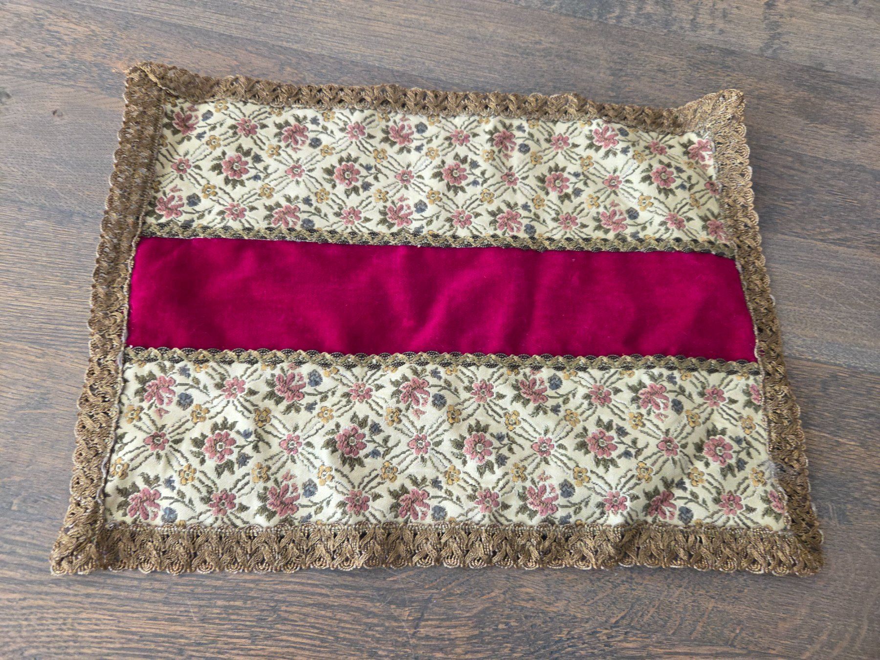 Altra biancheria da tavola: Dekorative Vintage Blumen Platzdeckchen – Usato da Auw venduto da beretta1966