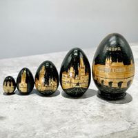 Oeufs gigognes en bois peint décor en paille Prague