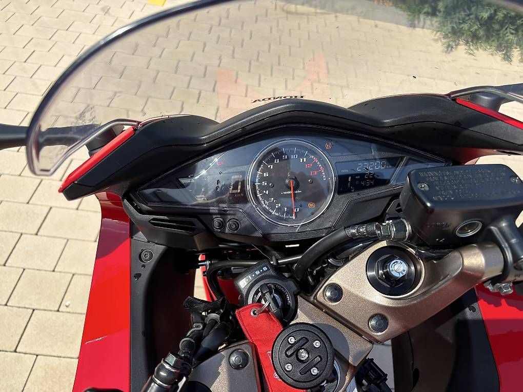 Strada: Honda VFR 800F – Usato da Bussigny venduto da jer_55z8 2