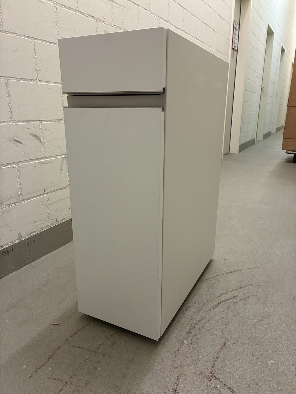 Cucine complete: Unterbaumöbel mit Griffleiste – Nuovo (secondo la descrizione) da Wettingen venduto da Veriset_AG 1