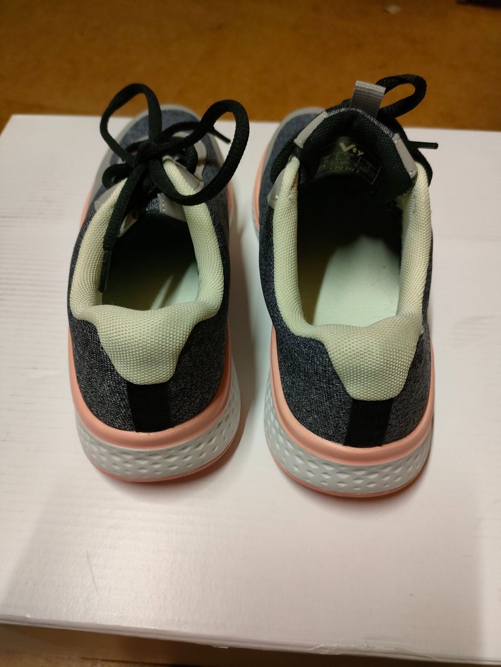 Scarpe da donna: Turnschuhe Gr.36 NEU! – Usato da Adelboden venduto da Lammhult 2