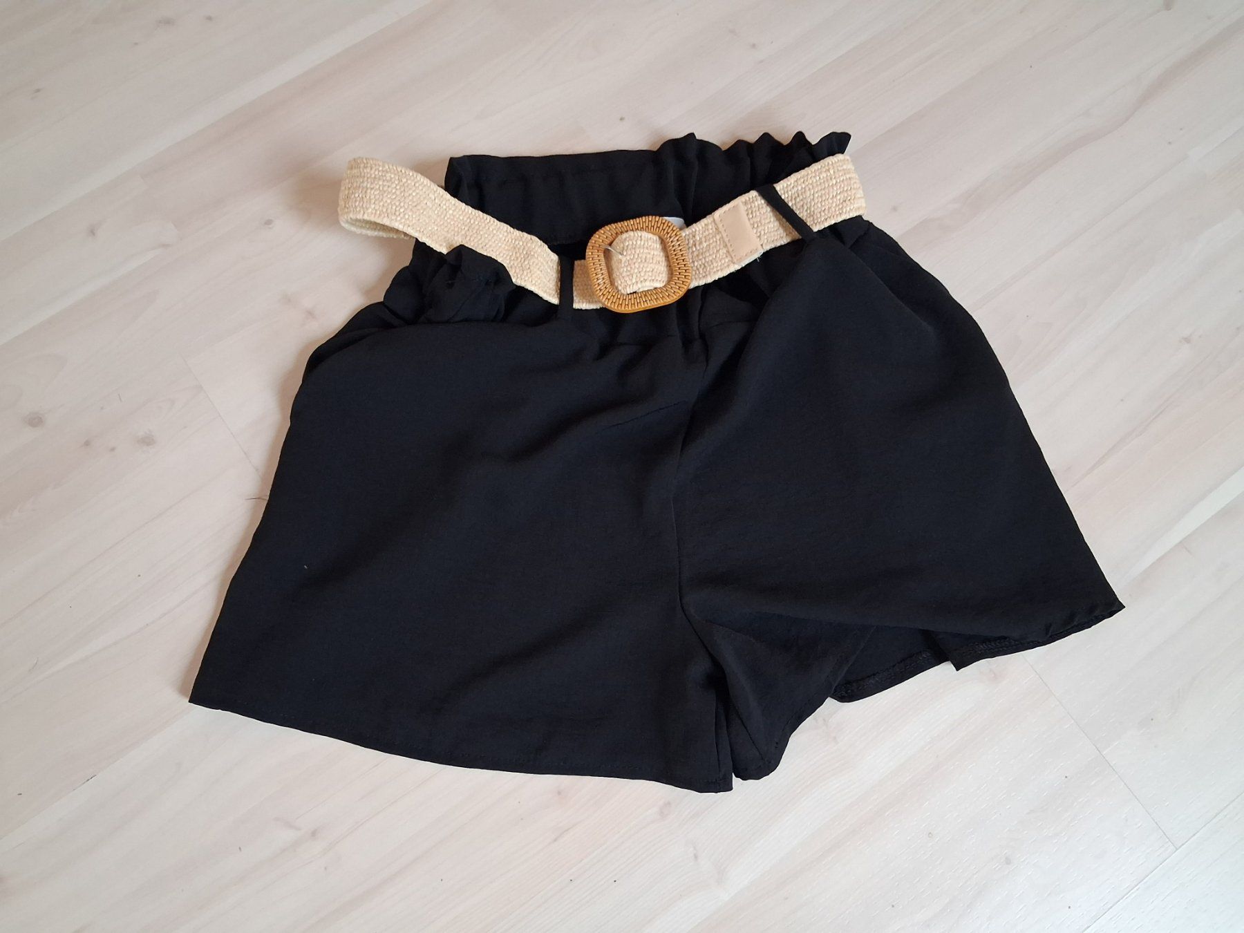 Hosen: SCHWARZE SHORTS MIT GÜRTEL  S – Neu (gemäss Beschreibung) aus langnau von Santos1411