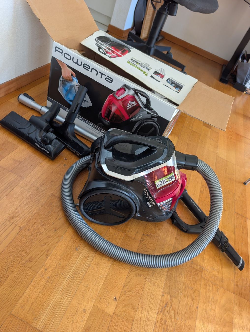 Rowenta Aspirapolveri & Accessori: Rowenta Zyklonstaubsauger – Usato da Richterswil venduto da mar_f256