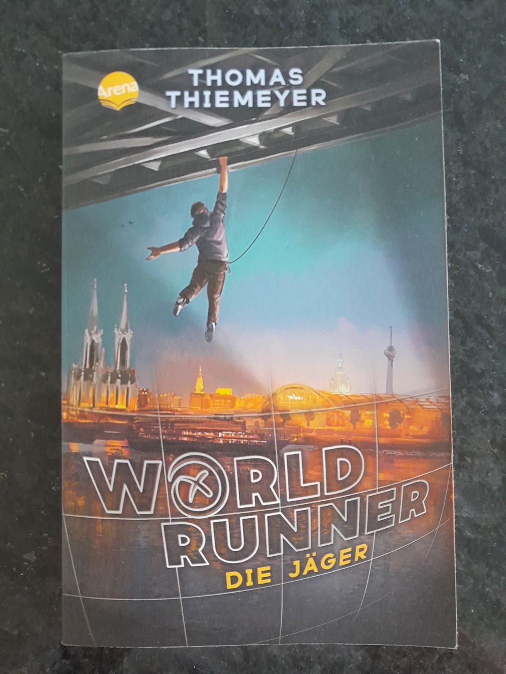 Libri: Jugendroman: World Runner - Die Jäger, Thomas Thiemeyer – Usato da Grüningen venduto da jadranko