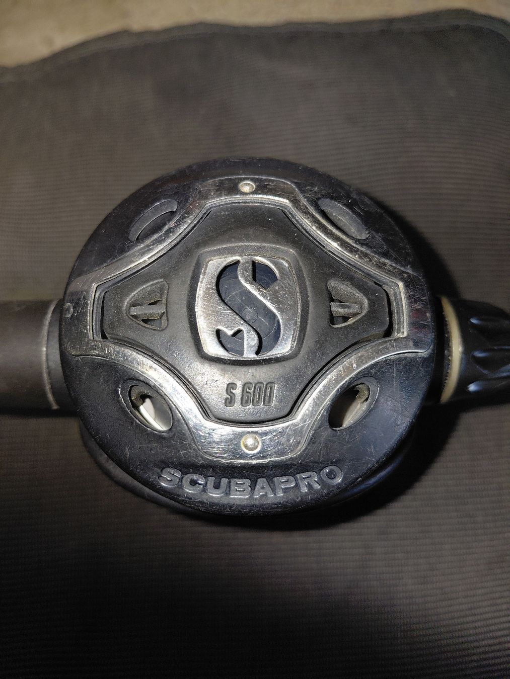 Scubapro Respiratori & Giubbotti: SCUBAPRO S600 2.STUFE – Usato da Illnau venduto da myoneclaude