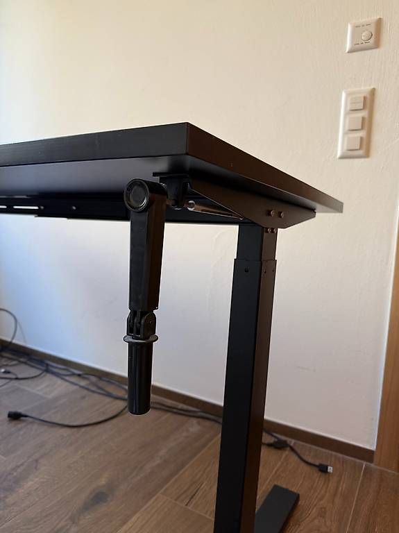 Schreibtische: Schreibtisch, höhenverstellbar – Gebraucht aus Vaduz von rischfabio 1