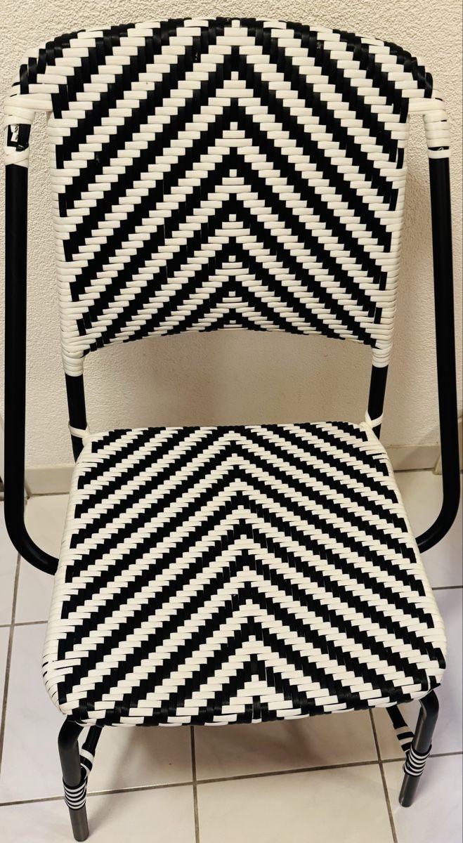 Stühle: Sedia bistro tessuto bianco nero design chevron – Gebraucht aus Volketswil von mau_9pxs 2