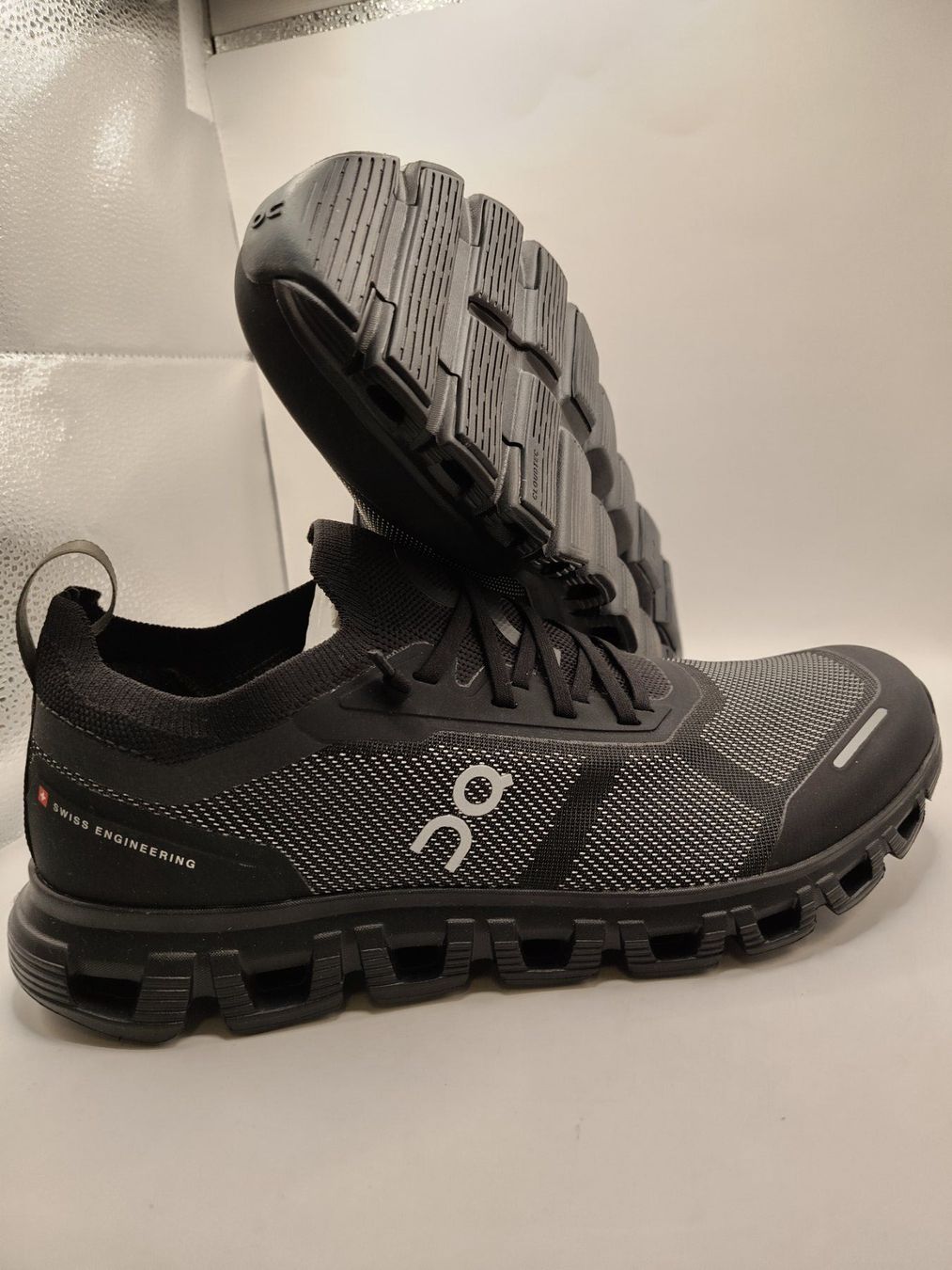 On Chaussures hommes: On Running - Cloud 6 Versa Gr. 43 – Neuf avec emballage d'origine à Dällikon par Retouren_Resale