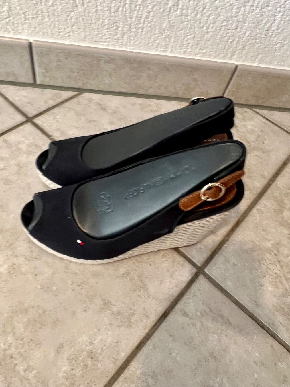 Tommy Hilfiger Damenschuhe: Sandales compensées - Tommy Hilfiger - taille 40 – Neu (gemäss Beschreibung) aus Bossonnens von noemie_01 5