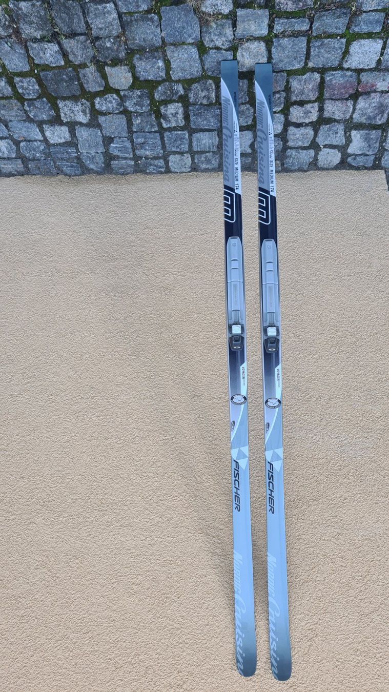Skis: Nordic Cruising Langlaufski – Gebraucht aus Andermatt von Bozel