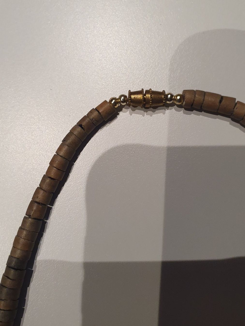 Ketten: Kette, grau braun, Holz, Modeschmuck – Gebraucht aus Heinrichswil von sabi2809 4
