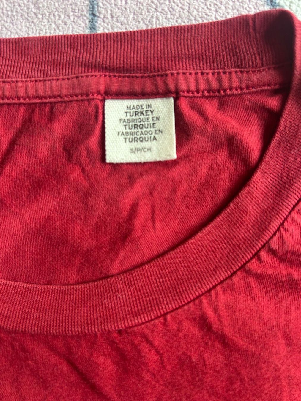 Levi's Kleiderpakete & -sets: Levi's T-Shirt, rot + Basic Needs Shirt, Gr. S – Gebraucht aus Vernier von Melone74 1