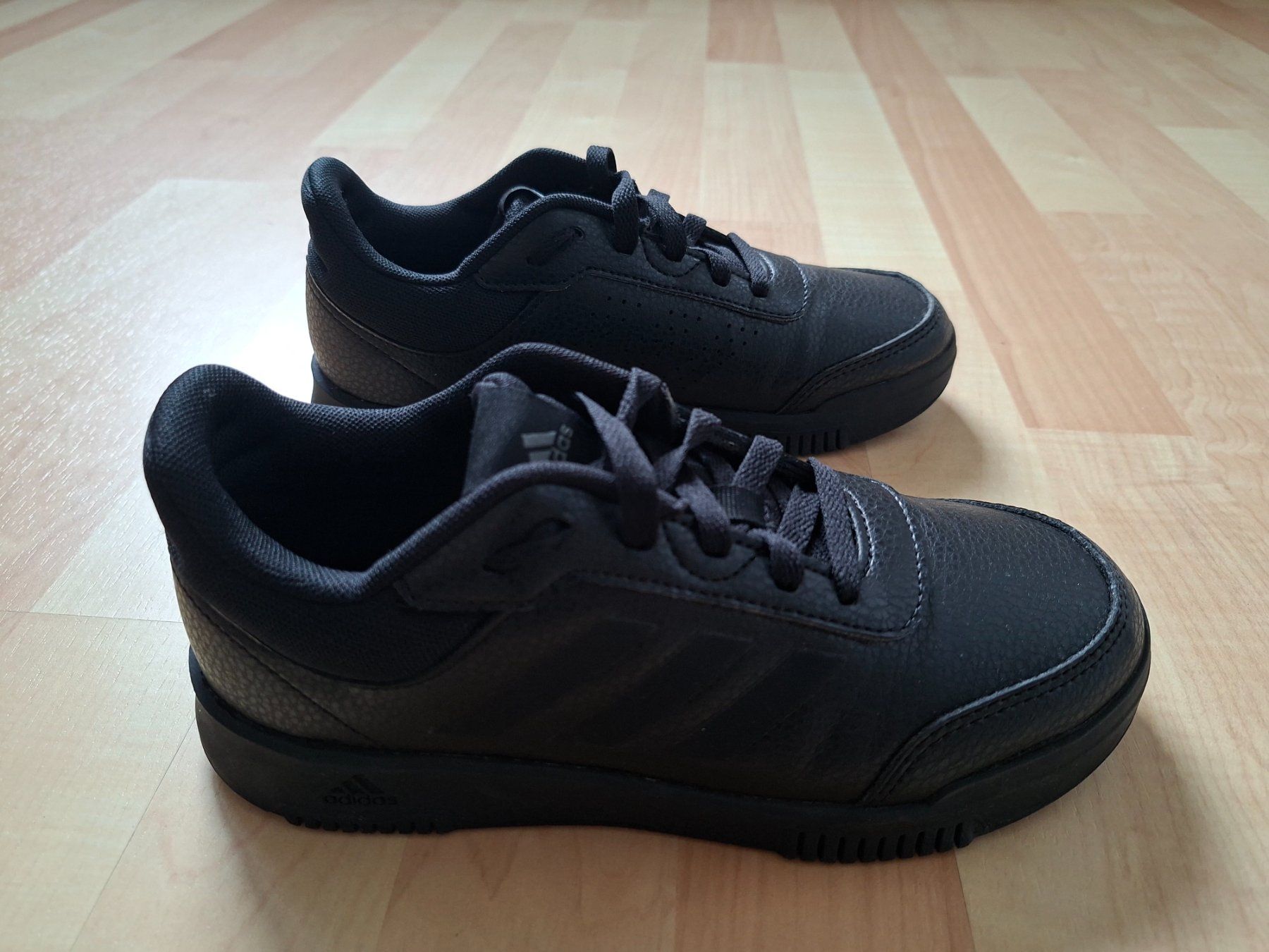 Adidas Scarpe da uomo: Sneaker Gr. 35.5 – Nuovo e nell'imballaggio originale da Niederlenz venduto da ion_gv7d 1