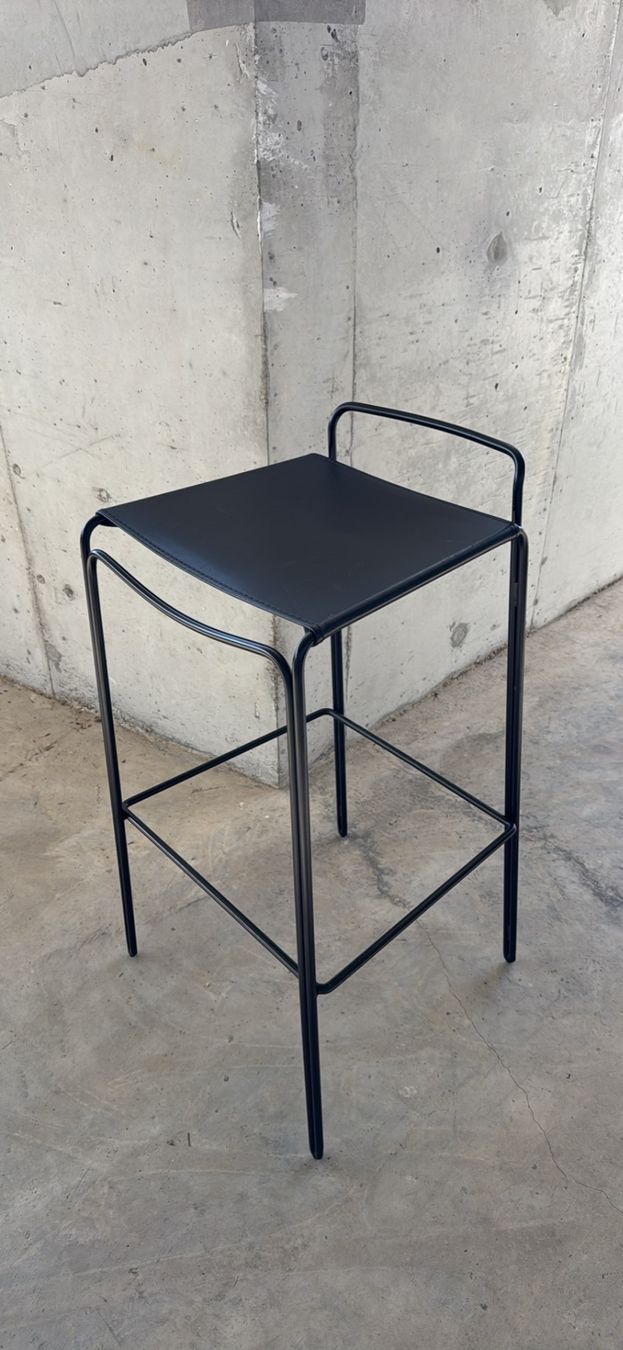 Chaises hautes: 2x Tabouret haut design industriel – D'occasion à Grandvaux par aursig