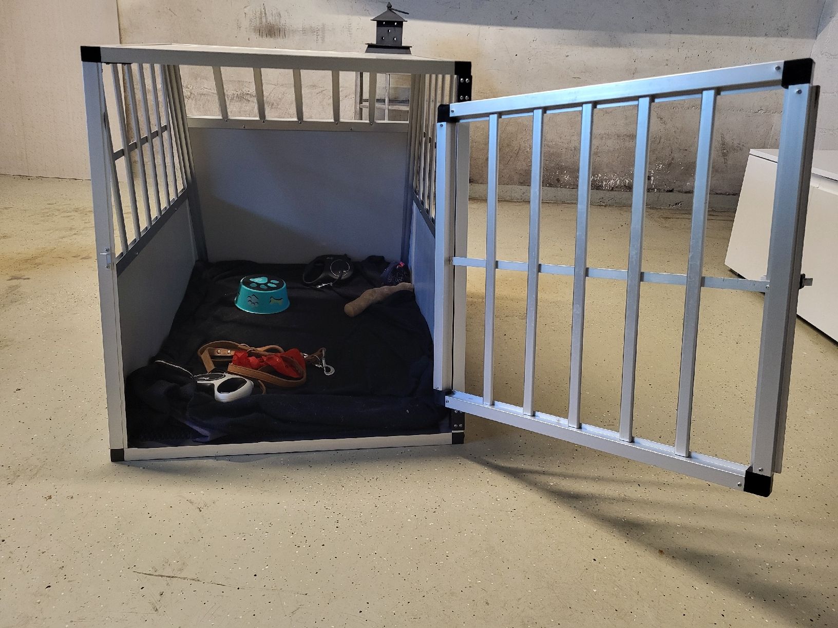 Gabbie, trasporto & Sicurezza: Hundebox fürs Auto – Usato da Gelfingen venduto da Elmuel