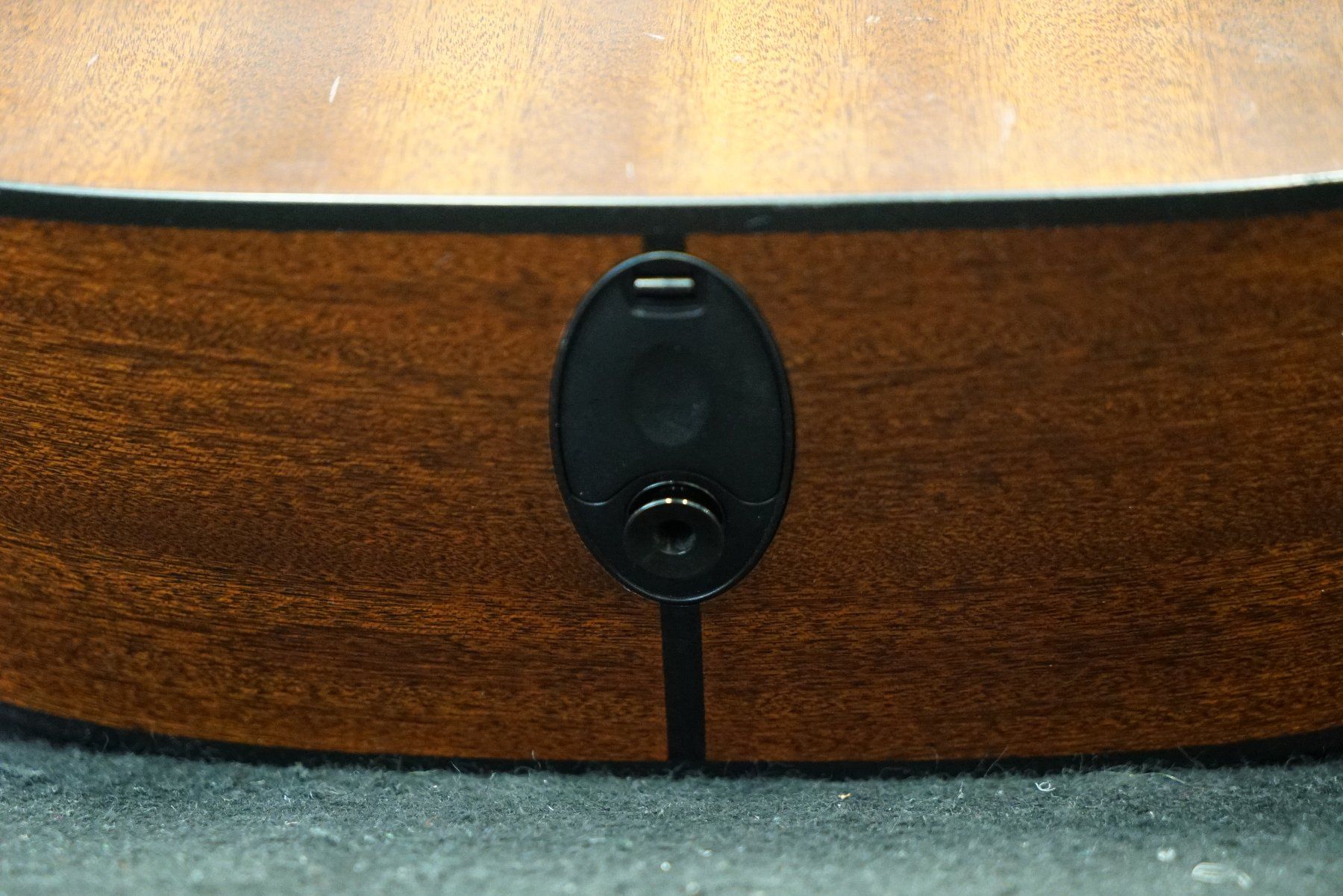 Taylor Strumenti musicali: Taylor 320e Baritone SLTD Limited Edition mit Koffer – Usato da Ortschwaben venduto da Musictrade 7