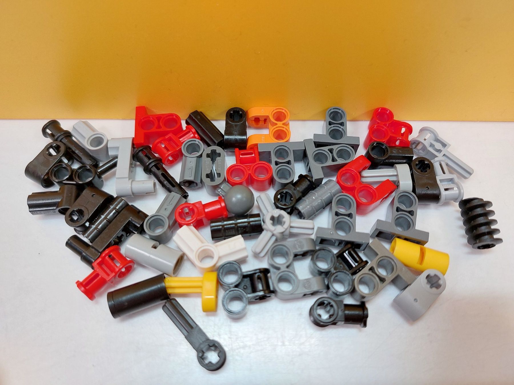 Lego Kit di costruzioni: LEGO Technic Ersatzteile - Kleinteile – Usato da St.Gallen venduto da TinasBauundSpiel