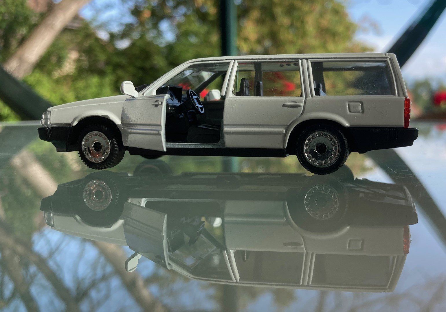 Polistil Modellautos: Volvo 760 GLE 1:43 – Neu und originalverpackt aus Wolfhausen von signat 3