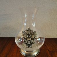 Glasvase mit Zinn (95%) floral.