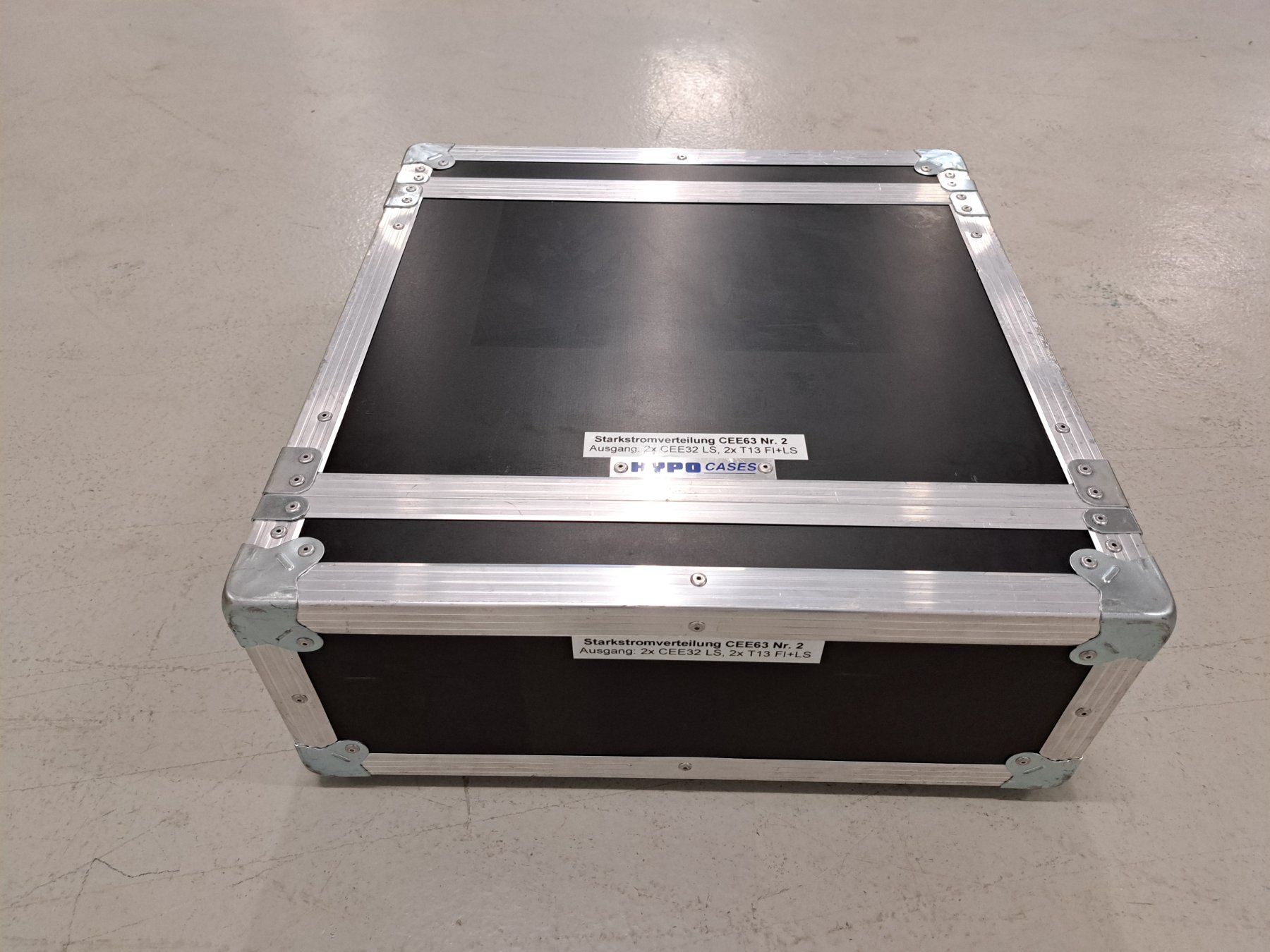 Alimentazione elettrica: Stromverteiler Camco CEE 63, im Flight Case – Usato da Embrach venduto da lichttechnik 4