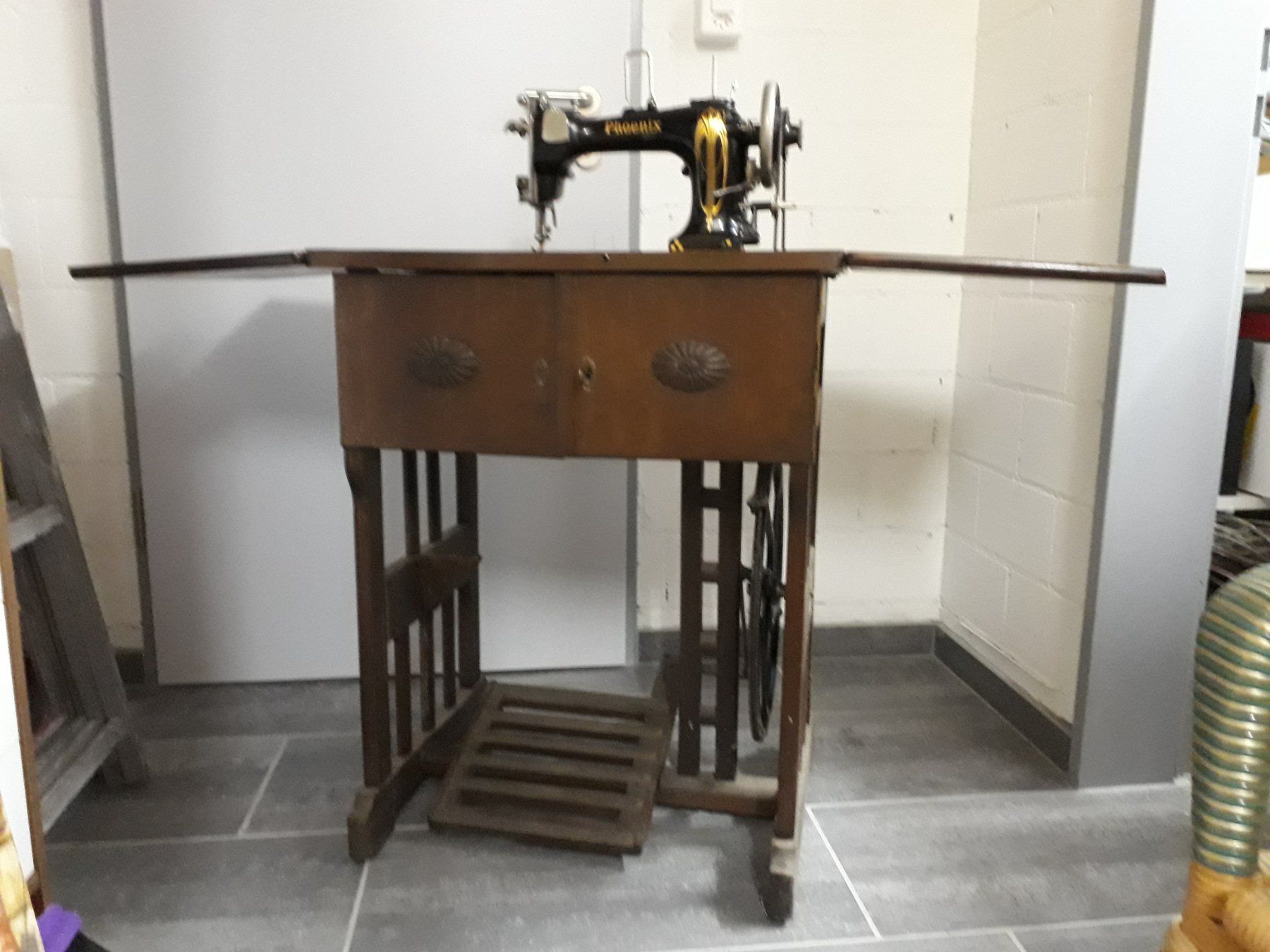 Phoenix Macchine da cucire: Antike Nähmaschine Phoenix – Usato da Weinfelden venduto da heibo02