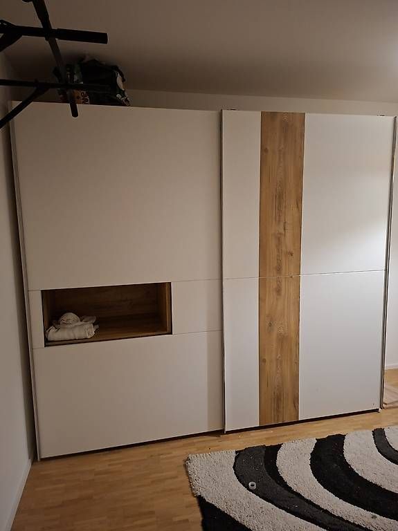 Armoires: Grosser Kleiderschrank – D'occasion à Kreuzlingen par sas_ss9z