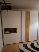 Grosser Kleiderschrank